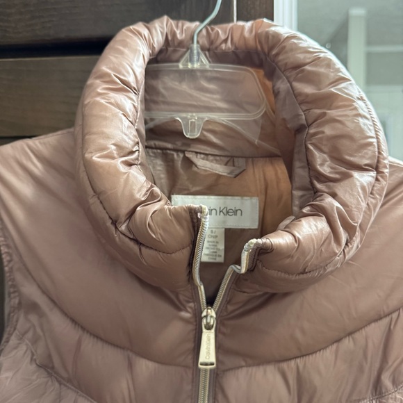 Calvin Klein Women Puff Vest in Light Rose Pink Small Gold Zip - Picture 10 of 11
